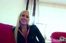 Feurige Latina wixxt bei sich zuhause